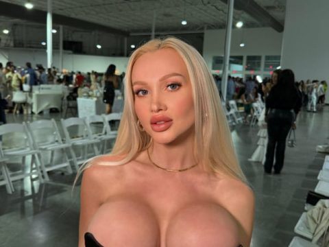 Love going to public events with my big fake tits out. So much attention. Would you stare?