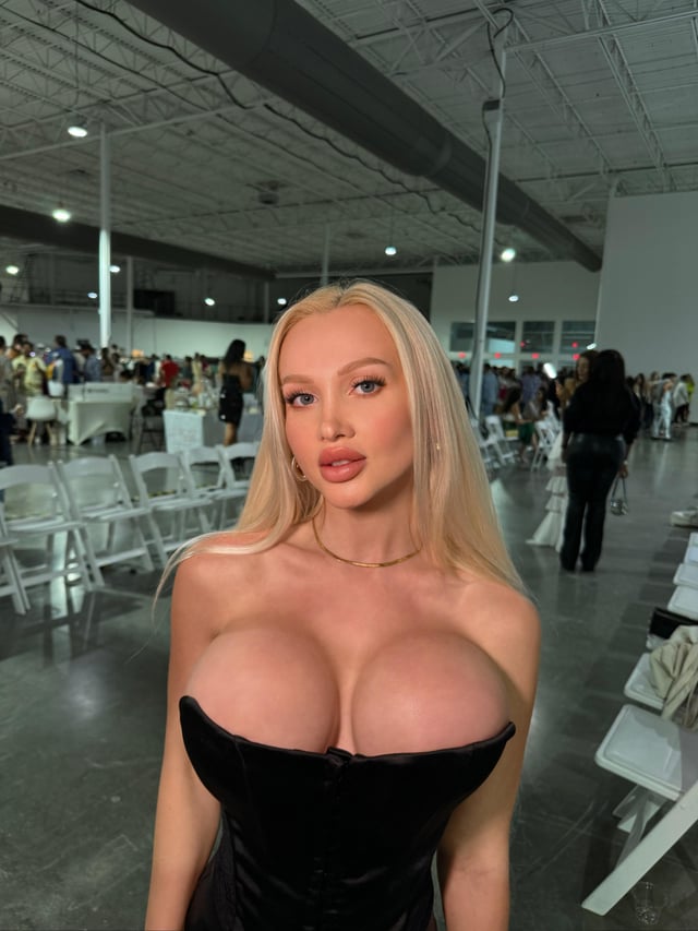 Love going to public events with my big fake tits out. So much attention. Would you stare?